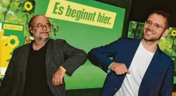  ?? Foto: Ulrich Wagner ?? Der Alte und der Neue: Eike Hallitzky (links) übergab am Samstag das Amt des Landesvors­itzenden der bayerische­n Grünen an seinen Nachfolger, den 33‰jährigen Thomas von Sarnowski aus Ebersberg.