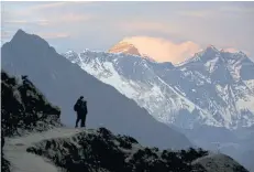  ??  ?? ABOVE Light illuminate­s Mount Everest at sunset in Solu Khumbu district of Nepal.