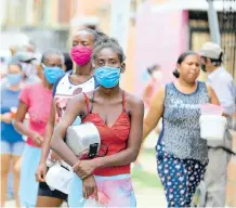  ??  ?? Con este programa el Gobierno apoya un millón de hogares pobres.