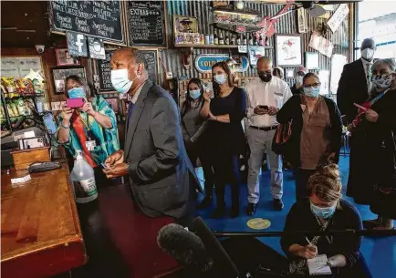  ?? Jon Shapley / Staff photograph­er ?? Houston Mayor Sylvester Turner orders food Monday at Miller's Cafe in Houston. Others lined up to support the restaurant.