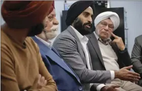  ?? PHOTO/BEBETO MATTHEWS ?? In this photo, Gurwin Ahuja (center), a 27-year-old political operative who helped organize a new awareness campaign to stop attacks against Sikhs, meets with Sikh leaders at the Guru Nanak Darbar house of worship, in Hicksville, N.Y. AP