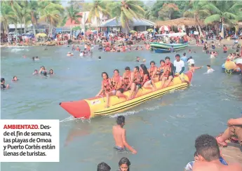  ??  ?? ambientazo. Desde el fin de semana, las playas de Omoa y Puerto Cortés están llenas de turistas.