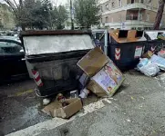  ?? (foto LaPresse) ?? Parioli Rifiuti in via Lisbona