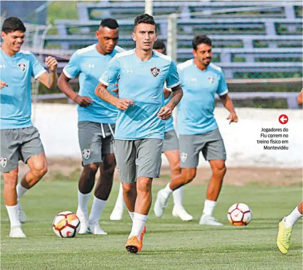  ??  ?? Jogadores do Flu correm no treino físico em Montevidéu