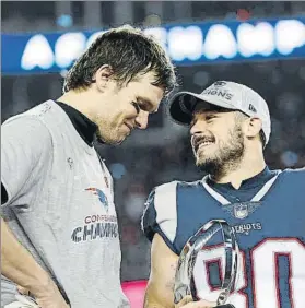  ?? FOTO: EFE ?? Tom Brady y Danny Amendola. La conexión entre ambos ejecutó a Jacksonvil­le Jaguars