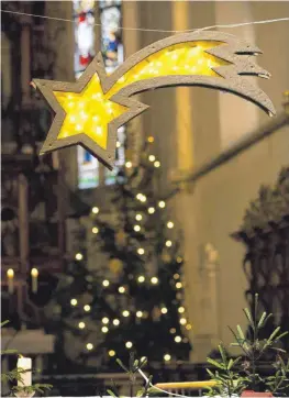  ?? FOTO: IMAGO IMAGES ?? Der Stern zu Bethlehem mit seinem langen Schweif schmückt dieser Tage viele Häuser, Kirchen, Straßen und Fenster.