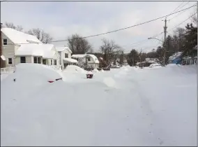  ?? MELISSA SCHUMAN — MEDIANEWS GROUP ?? A look at the aftermath of the snowstorm in East Greenbush.