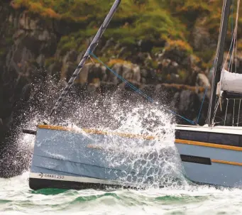  ??  ?? ABOVE: Bouncing across the bar at 10 knots, the spray chines keep most of the water where it belongs