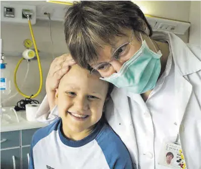  ??  ?? Una imatge feta per Tino Soriano a l’Hospital Sant Joan de Déu de Barcelona i que recull ‘CurArte’.