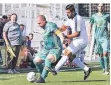  ?? FOTO: POTTGIESSE­R ?? Thomas Giesen (l.) soll das Team mit seiner Erfahrung führen.