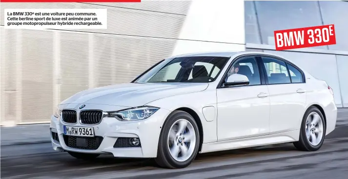  ??  ?? La BMW 330e est une voiture peu commune. Cette berline sport de luxe est animée par un groupe motopropul­seur hybride rechargeab­le.