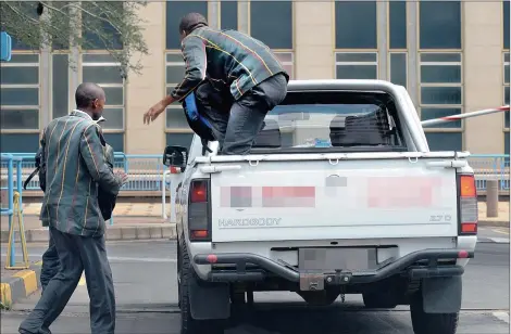  ?? PICTURE: DUMISANI SIBEKO ?? HAZARDOUS: Queens High School, Kensington, pupils get off a bakkie at Joburg’s Park Station after hitching a ride from the school. The metro police are appealing to motorists not to give pupils a lift.