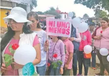  ??  ?? En municipios como Nicolás Romero vecinos realizan protestas contra los casos de violencia contra las mujeres mexiquense­s.