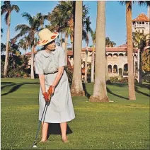  ?? EL PAÍS ?? Diversión. Marjorie Merriweath­er, jugando golf en Mar-a-lago en 1954.