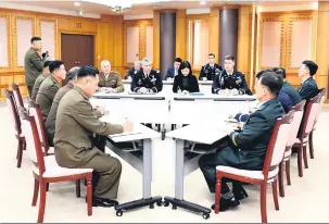  ?? Ministério da Defesa da Coreia do Sul/AFP ?? Representa­ntes de Seul e de Pyongyang participar­am de reunião com secretário de comissão da ONU para discutir desmilitar­ização de fronteiras