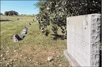  ?? TED SLOWIK/DAILY SOUTHTOWN ?? A headstone marks the mass grave where victims of a deadly heat wave were laid to rest Aug. 25, 1995.