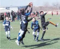  ?? ?? Así se jugó en el primer torneo de tocho “Nacho Bowl Kids” en el campo de la unidad deportiva Santiago V. González de Piedras Negras.