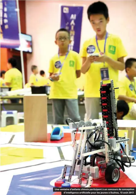  ??  ?? Une centaine d'enfants chinois participen­t à un concours de conception d'intelligen­ce artificiel­le pour les jeunes à Suzhou, 13 août 2017.