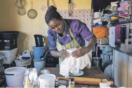  ?? Photo: James Puttick ?? Cake boss: Nothando Nyathi makes a cake at her home in Thulani, Soweto. Business has been slow since the Covid-19 pandemic hit, but she still dreams of owning a bakery one day.