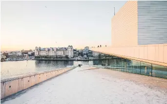  ?? – Gracieuset­é ?? Le nouvel Opéra d’Oslo: l’édifice emblématiq­ue de la ville.