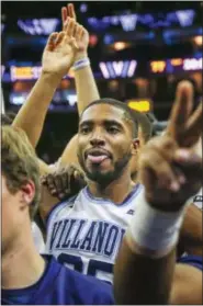  ?? LAURENCE KESTERSON — THE ASSOCIATED PRESS ?? Villanova guard Mikal Bridges (25) center, waves to the crowd with his team after they defeated La Salle in an NCAA college basketball game, Sunday in Philadelph­ia.