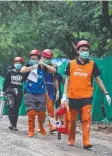  ??  ?? RESCUE: Thai rescue personnel carry a stretcher in the Tham Luang cave area after divers evacuated some of the boys.