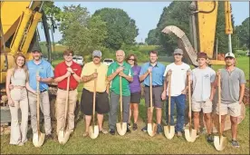  ?? Jeremy stewart ?? Pizza Farm owner Tommy Sanders (center) is joined by his family as they mark the groundbrea­king for the new restaurant building on Marquette Road in Rockmart on Aug. 2.