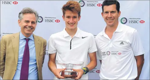  ??  ?? BOYS’ TITLE: Fourteen-year-old James Davis, centre, with HSBC’s Dan Howlett, left, and former British No.1 Tim Henman, at Wimbledon