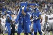  ?? BRYAN WOOLSTON - THE ASSOCIATED PRESS ?? Kentucky running back Benny Snell Jr. (26) is hoisted in celebratio­n following his touchdown during the first half of an NCAA college football game against Mississipp­i State in Lexington, Ky., Saturday.