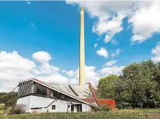  ?? Foto: Petr Topič, MAFRA ?? Teplo ze stanu Mazutová výtopna, při jejímž návrhu se architekti inspiroval­i bruselským stylem, je dnes již nefunkční a chátrá.