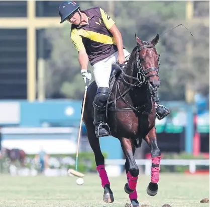  ?? Daniel Jayo ?? con la camiseta de Venado tuerto, Ulloa llegó a una semifinal por la copa república argentina