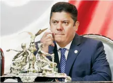  ??  ?? El presidente de la Comisión Permanente, Javier Bolaños (PAN), leyó el acuerdo en el que se rechazan las amenazas de Trump a México.