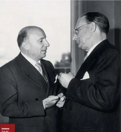  ??  ?? Insieme Due dei principali esponenti della Democrazia cristiana: Mario Scelba (19011991), a sinistra, mentre si intrattien­e con Alcide De Gasperi (18811954) nel 1952