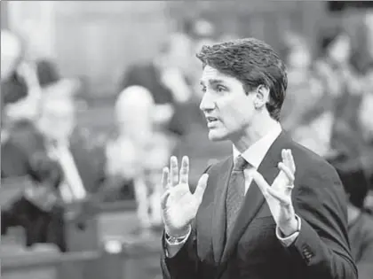  ??  ?? Justin Trudeau, primer ministro de Canadá, durante una reunión que sostuvo ayer con legislador­es de su país en la ciudad de Ottawa ■ Foto Ap