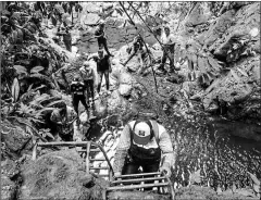  ??  ?? cortesía prefectura del guayas
• El cantón Naranjal, en Guayas, tiene una ruta de siete cascadas y agroturism­o en haciendas cacaoteras.