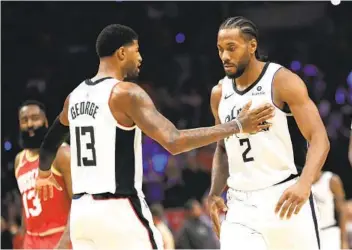  ?? SEAN M. HAFFEY GETTY IMAGES ?? Kawhi Leonard (right) and Paul George must make it work. If not, Clippers will revert to noncontend­ers.