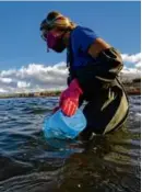  ?? MENGSHIN LIN/ASSOCIATED PRESS ?? A researcher with Hui O Ka Wai Ola, a citizen science group, collected seawater samples in Lahaina, Hawaii.