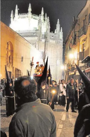  ?? ANA PÉREZ HERRERA ?? Procesione­s y torrijas, dos clásicos en Semana Santa