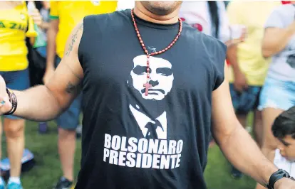  ??  ?? Der rechtsextr­eme Bolsonaro bekam auch viel Zuspruch von evangelika­len Christen.