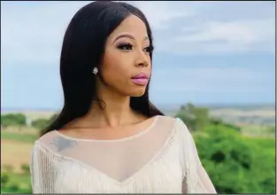  ?? ?? NGUKELLY Khumalo ongumsolwa ecaleni lokufa kukasenzo Meyiwa, okwesingen­hla.