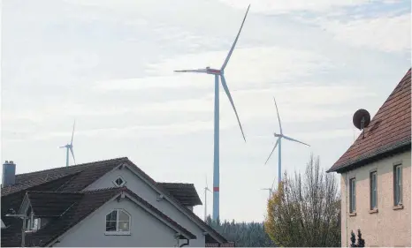  ?? ARCHIVOTO: AFI ?? In Matzengehr­en (im Bild) und Hinterbran­d beklagen sich Anwohner über den Lärm durch die neu aufgestell­ten Windkrafta­nlagen im Windpark Rosenberg-Süd. Sie fordern eine Lärmmessun­g durch einein unabhängig­es Institut.