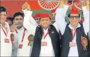  ??  ?? SP chief Akhilesh Yadav (C) with senior party leaders during the party's 8th state convention on Saturday. SUBHANKAR CHAKRABORT­Y/HT