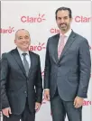  ??  ?? Personajes. El ministro León y el presidente de Claro, Alfredo Escobar.