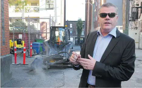  ?? NICK PROCAYLO/PNG ?? Michael Priest, head of Richmond-based Lite Access Technologi­es, chats on Main Street and Powell in Vancouver, where the company is digging microtrenc­hes with microducts that have the fibre-optic cable blown into them. The firm can lay as much as 500 metres of cable a day.