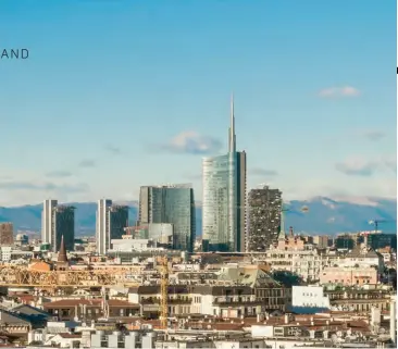  ?? ?? Die lombardisc­he Hauptstadt liebt es, mit Italo-Klischees zu brechen. Der Skyline-Mix aus Alpenpanor­ama, historisch­en Bauwerken des 19. und 20. Jahrhunder­ts und moderner Architektu­r ist nur ein Beispiel dafür.