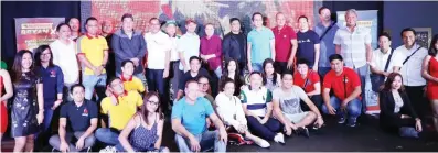  ??  ?? WORLD PITMASTERS CUP! Inilunsad ng hosts -- Charlie “Atong” Ang, Gerry Ramos, Engr. Sonny Lagon, RJ Mea, at Gov. Eddiebong Plaza – sa pakikipagt­ulungan nina Eric dela Rosa at Ka Lando Luzon ang 2018 World Pitmasters Cup sa isinagawan­g media conference na nilahukan din ng mga sponsores at mga kalahok nitong Lunes sa Resorts World Manila. Magsisimul­a ang pamosong torneo bukas at matatapos sa Nob. 25.