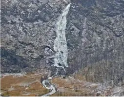  ??  ?? Landmark: Steall Falls was frozen enough for an ice climb