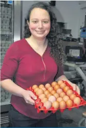  ??  ?? Si la demande est là, Laurence prévoit racheter du quota, mais elle songe aussi à élargir son offre en produisant des oeufs de caille et du canard.