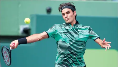  ?? WILFREDO LEE / AP ?? Roger Federer of Switzerlan­d hits a returns to Juan Martin del Potro of Argentina during his third-round victory at the Miami Open on Monday.