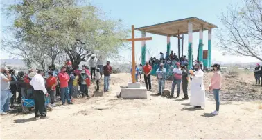  ??  ?? Los lugareños participar­on en esta celebració­n religiosa